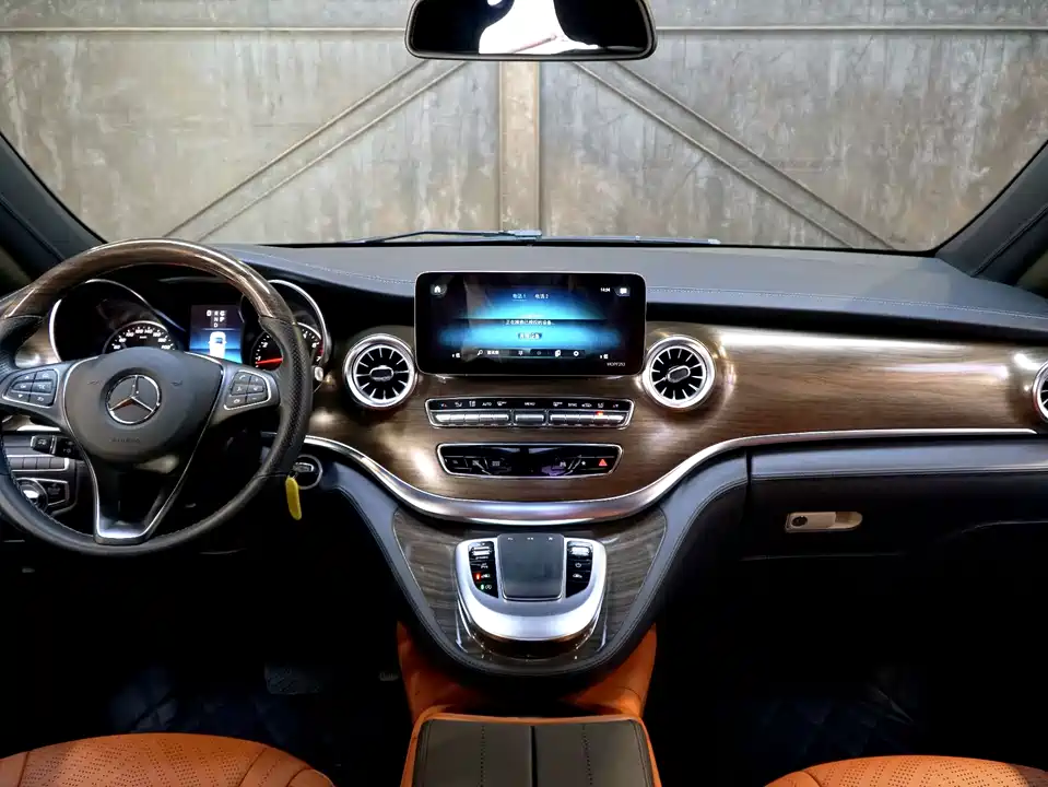 Mercedes-Benz V-class