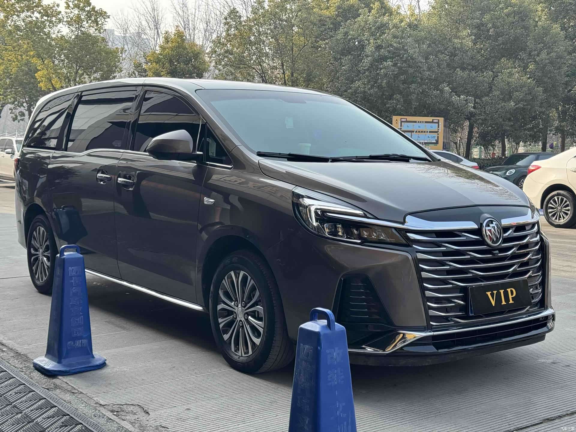 Buick GL8, 2023 3