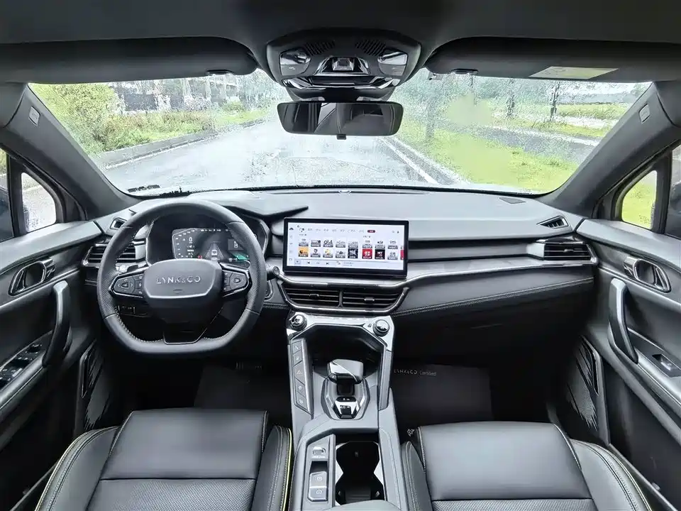 Lynk & Co 06