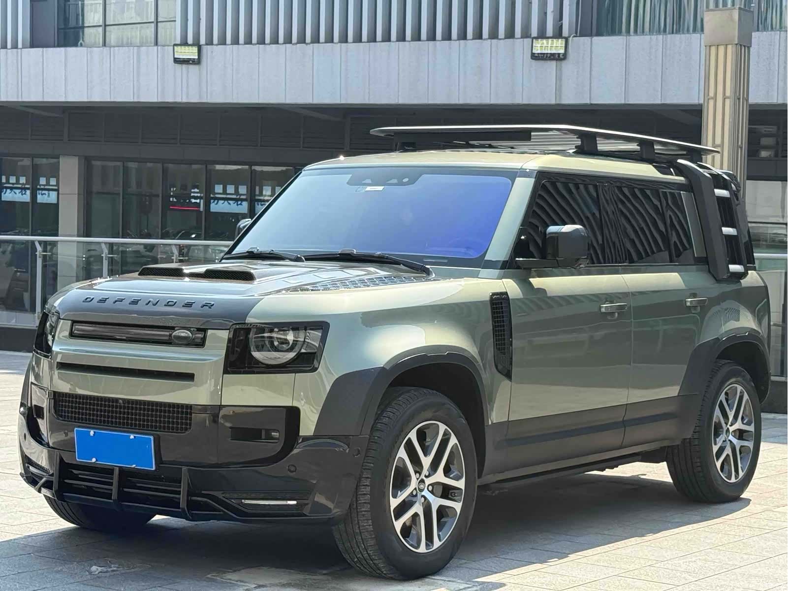 Land Rover Defender