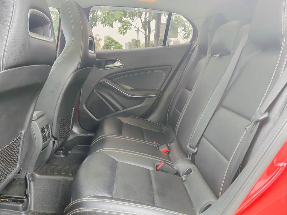 Mercedes-Benz GLA Mercedes-Benz GLA