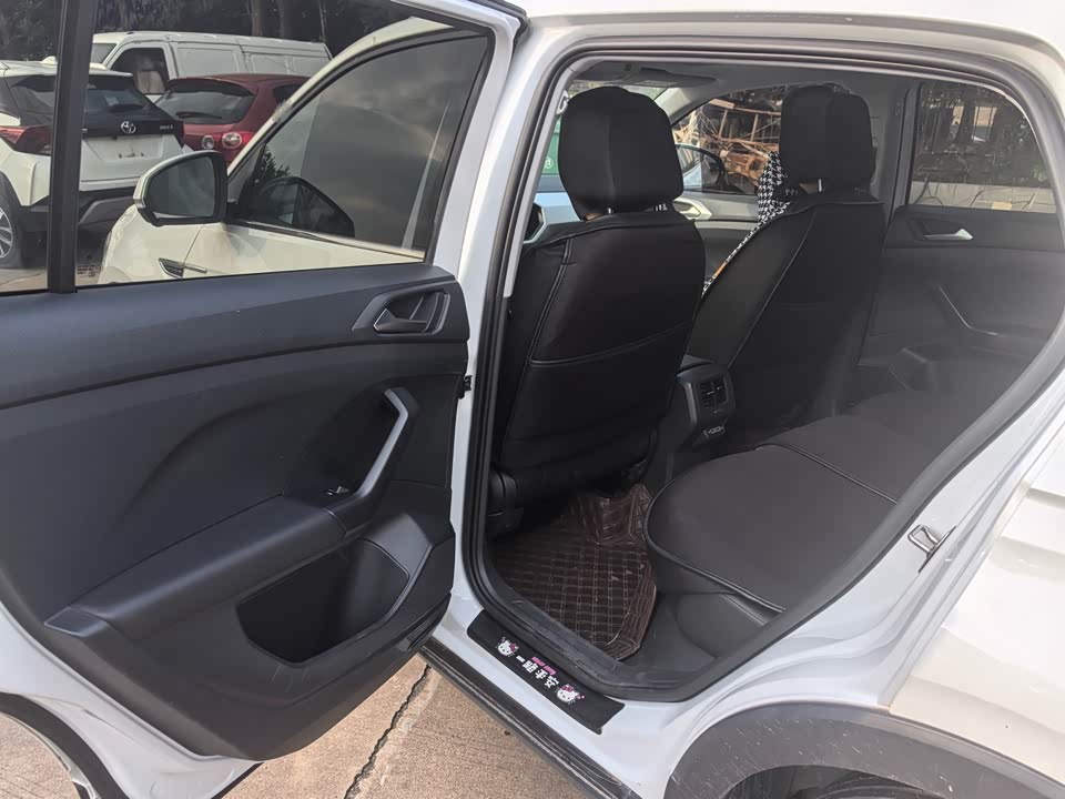 Volkswagen Exploring the shadow