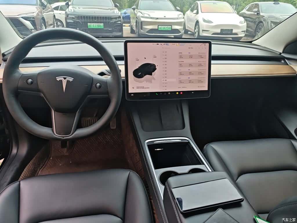 Tesla Model 3, 2023 10