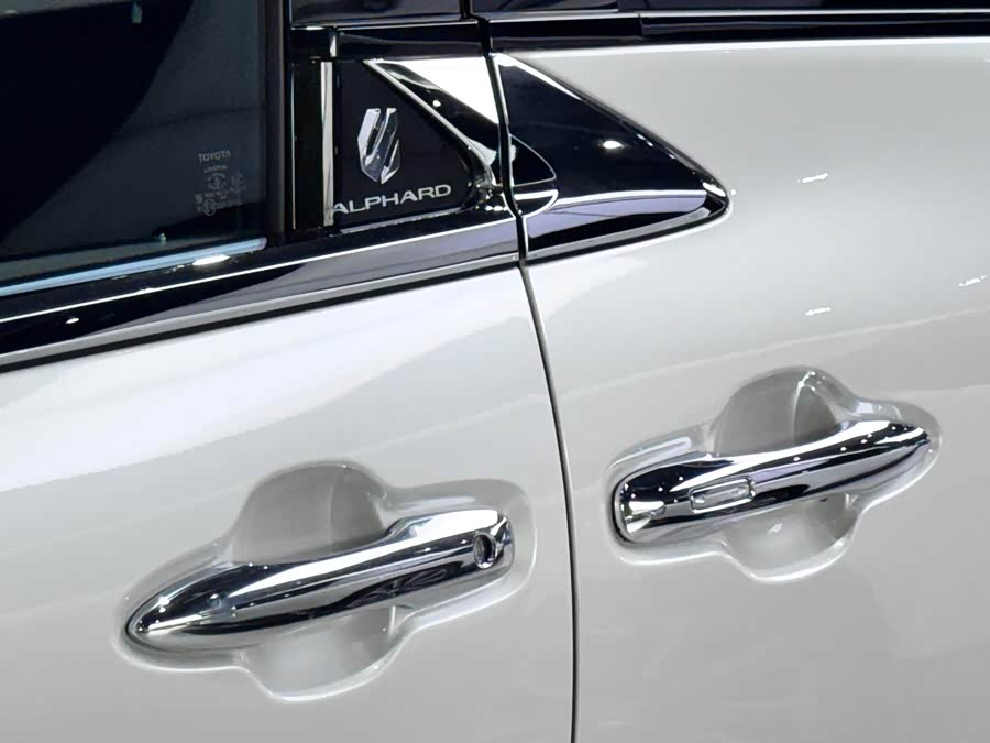 Toyota Alphard 2024, фото 11