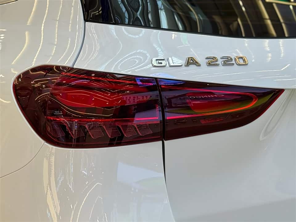 Mercedes-Benz GLA Mercedes-Benz GLA