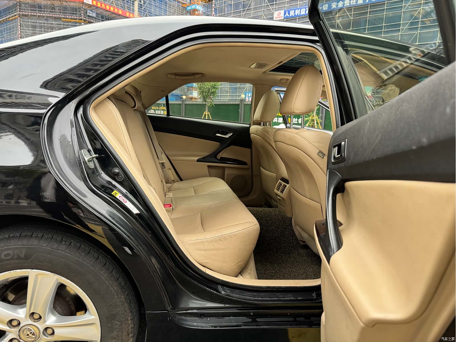 Toyota 2.5V, 2011 13