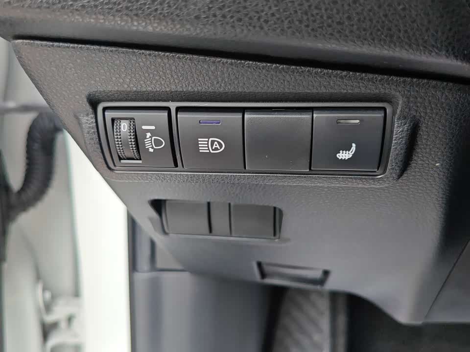 Toyota Corolla Sharp amplifier