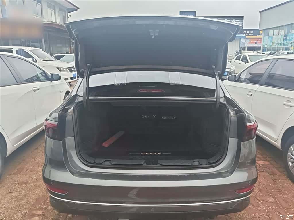 Geely Emgrand, 2023 19