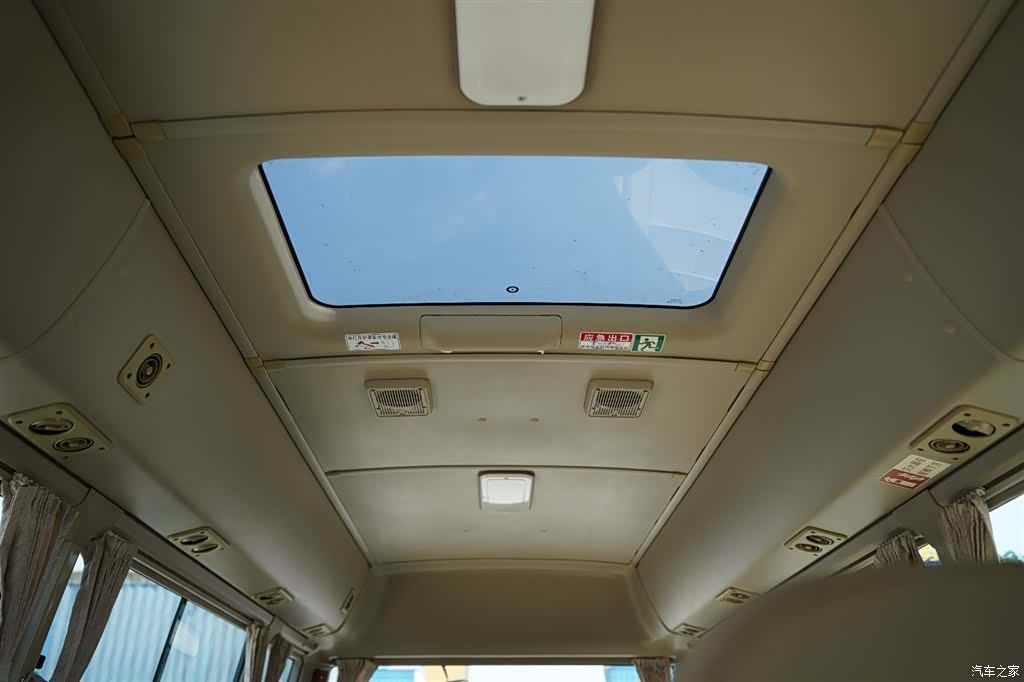 Toyota Coaster, 2016 25