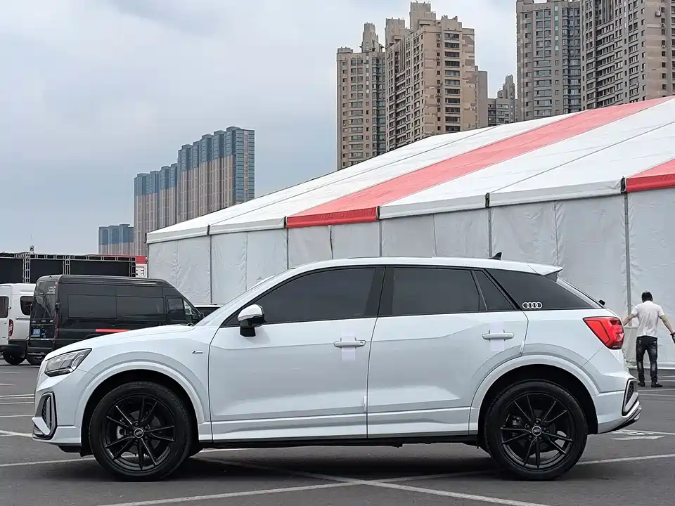 Audi Q2L Audi Q2L