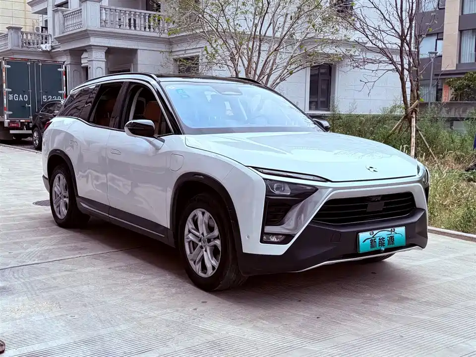 NIO ES8
