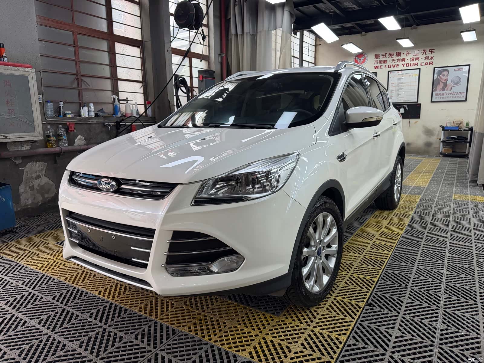 Ford Kuga, 2013 1