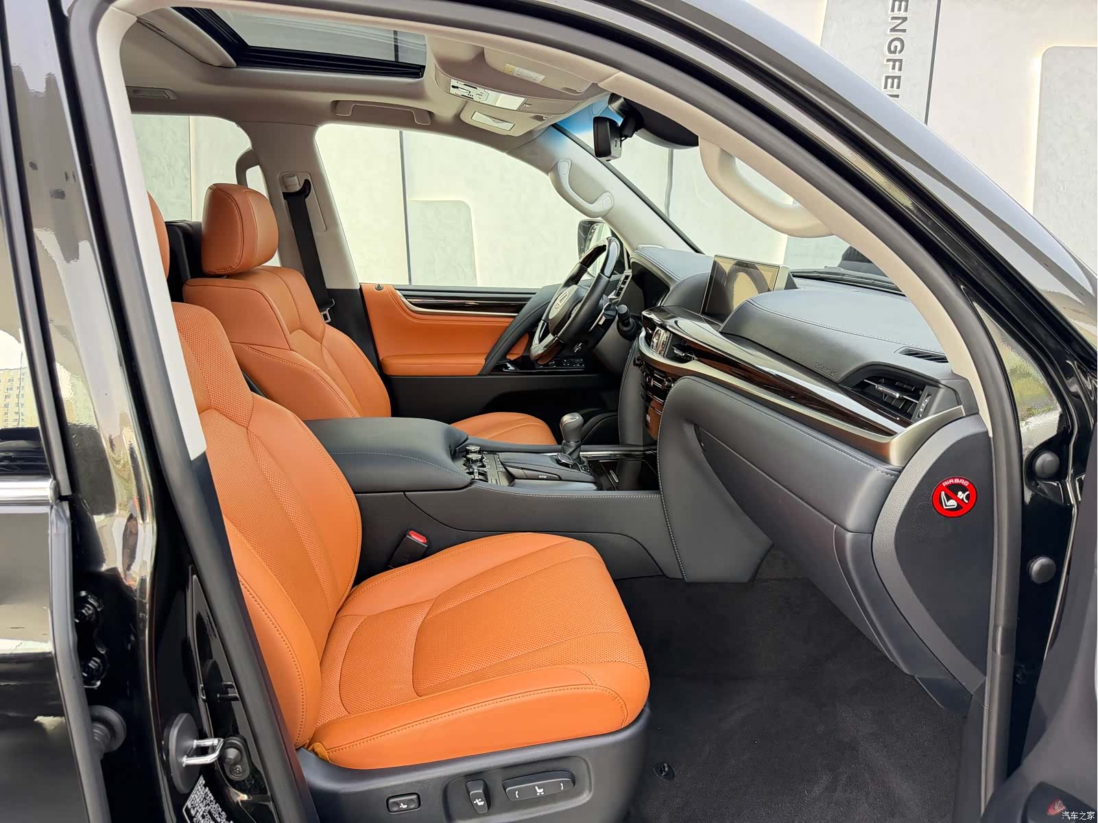 Lexus LX, 2019 16