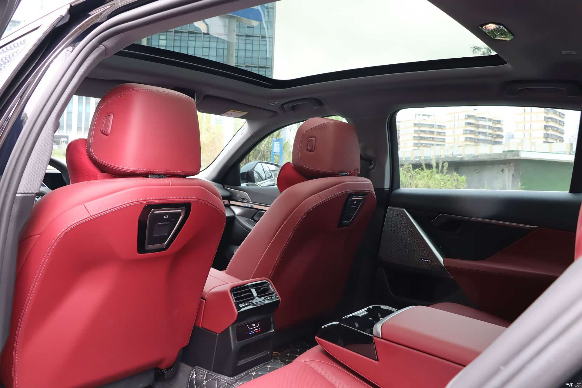 BMW 5 Series, 2025 12