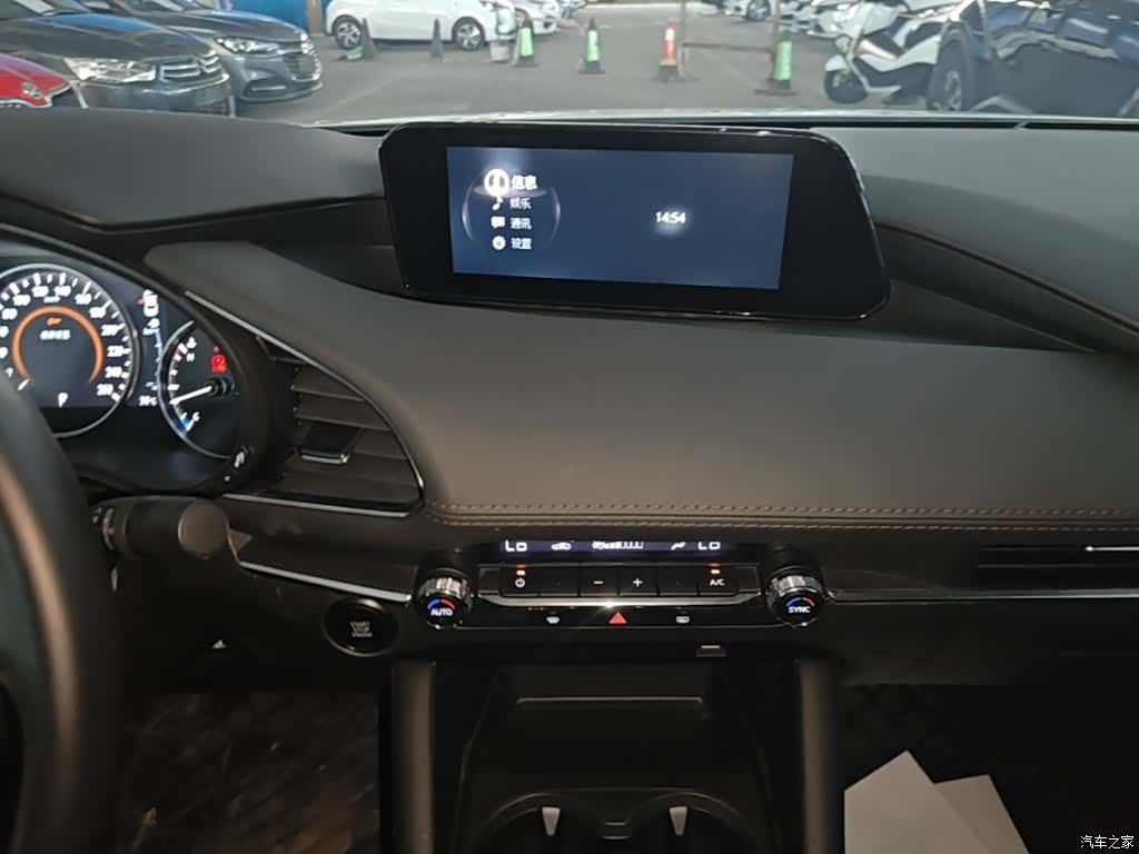 Mazda Mazda3, 2025 13