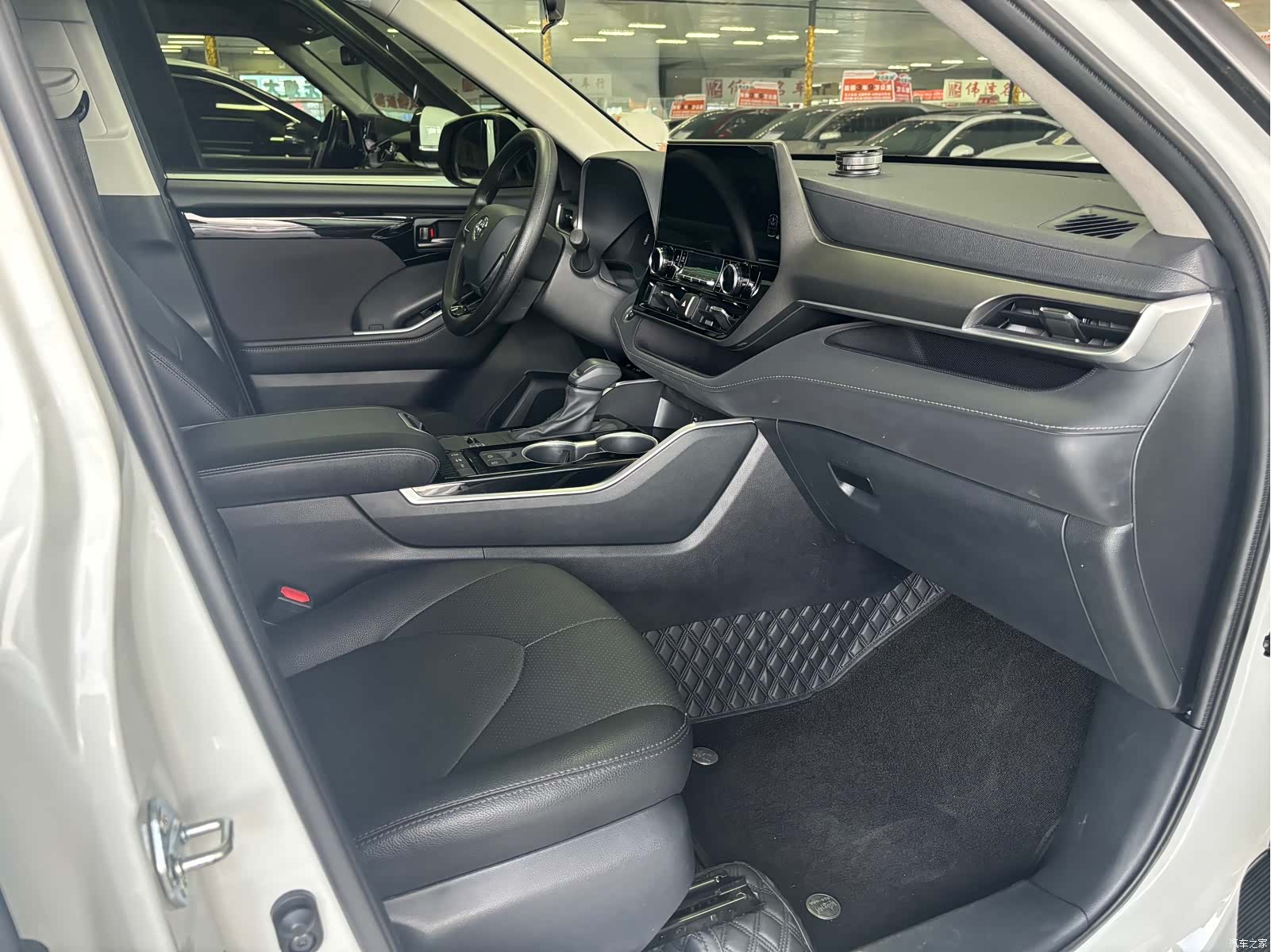 Toyota Highlander, 2025 все фото