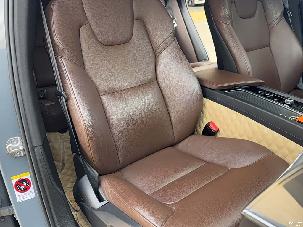 Volvo XC60, 2022 4