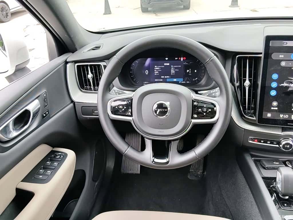 Volvo XC60, 2025 11