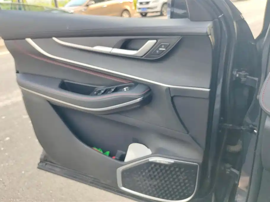 Exeed Chasing the wind