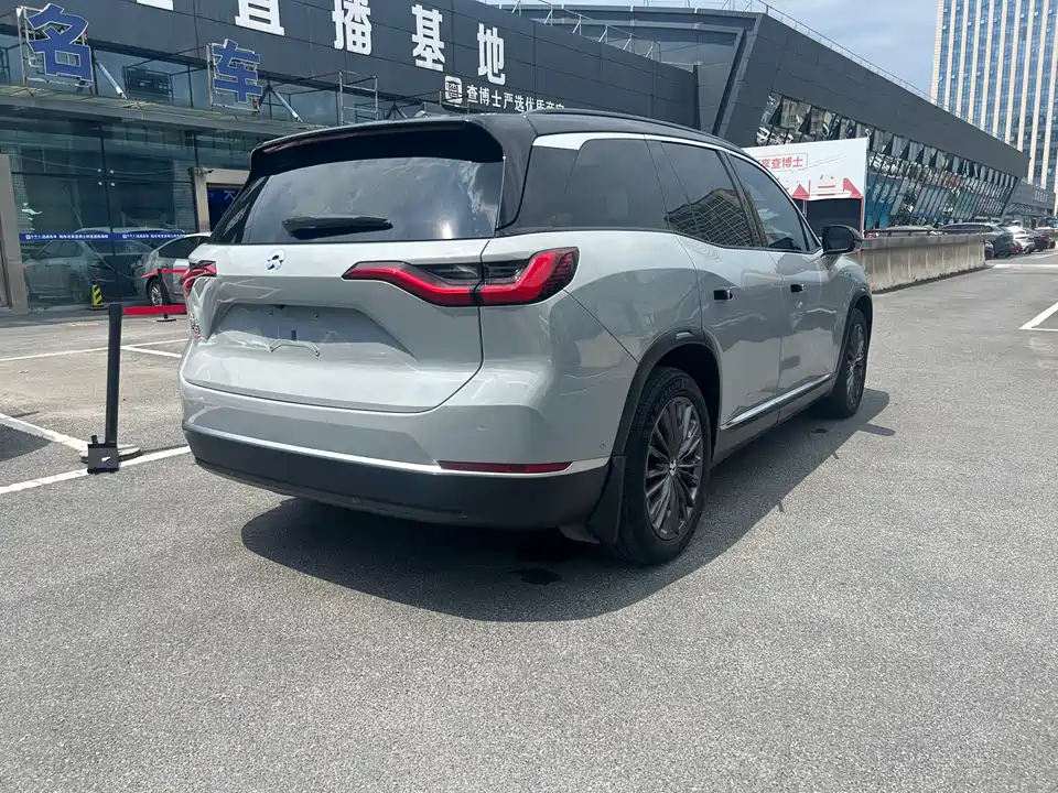 NIO ES8
