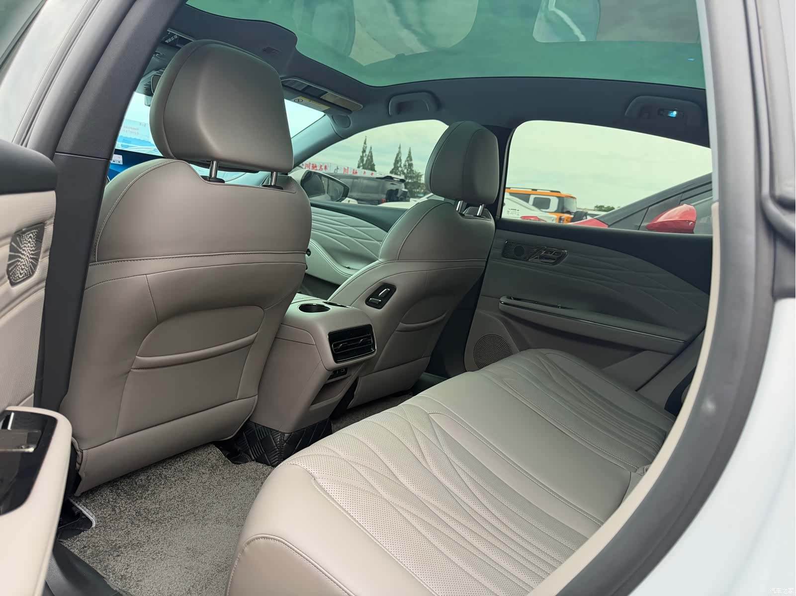 Geely 8, 2025 12