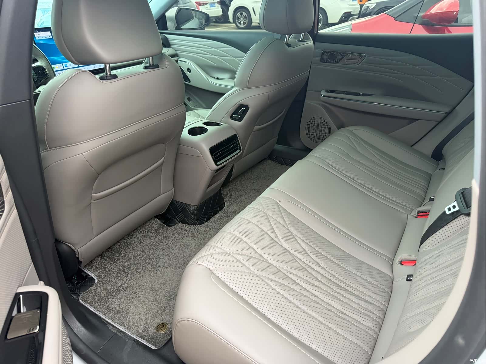 Geely 8, 2025 9