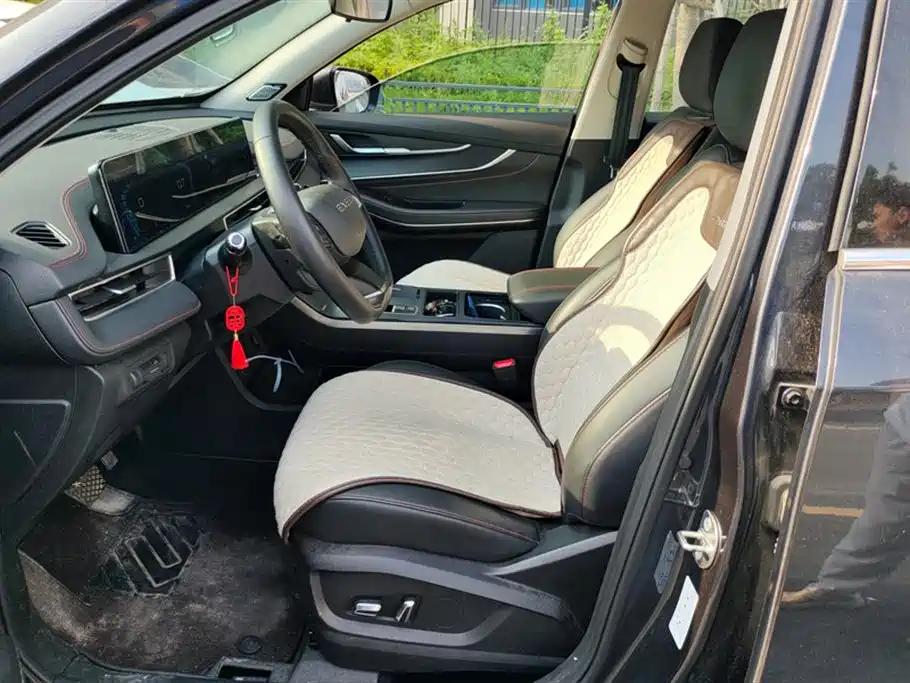 Exeed Chasing the wind