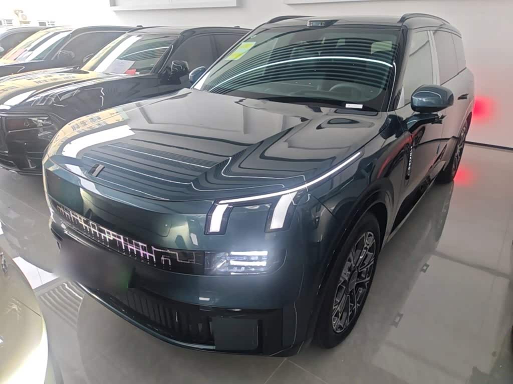 Lynk & Co 900