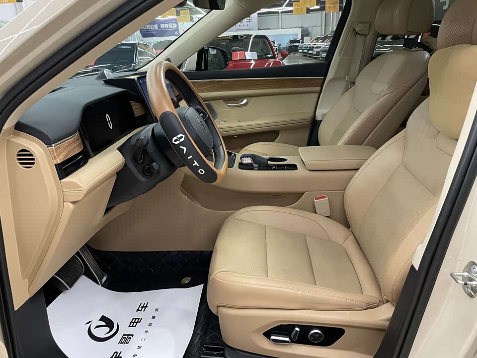 AITO Ask the world M5