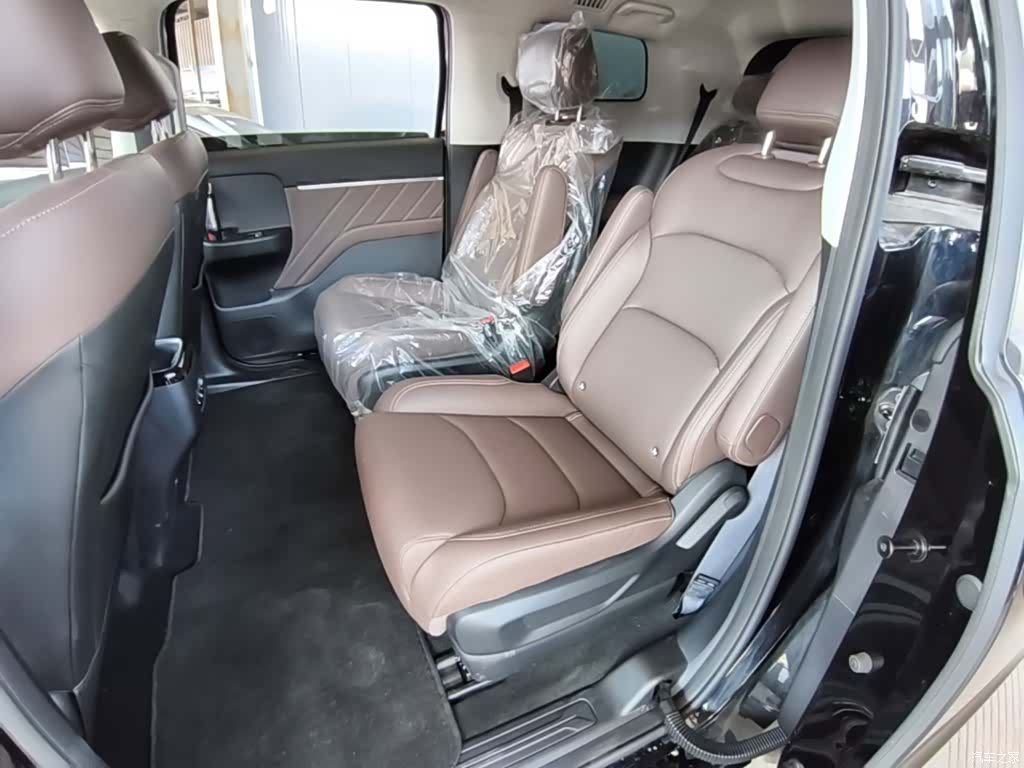 Wuling 730, 2026 13