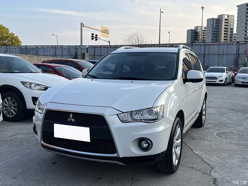 Mitsubishi Outlander, 2011 1