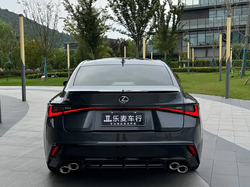 Lexus IS