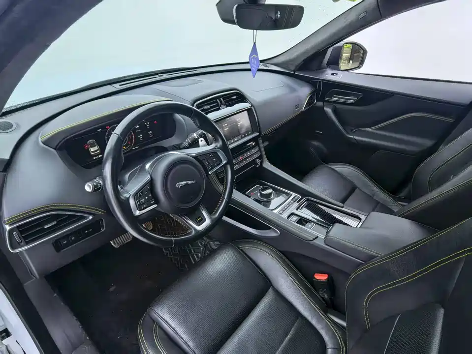 Jaguar F-PACE