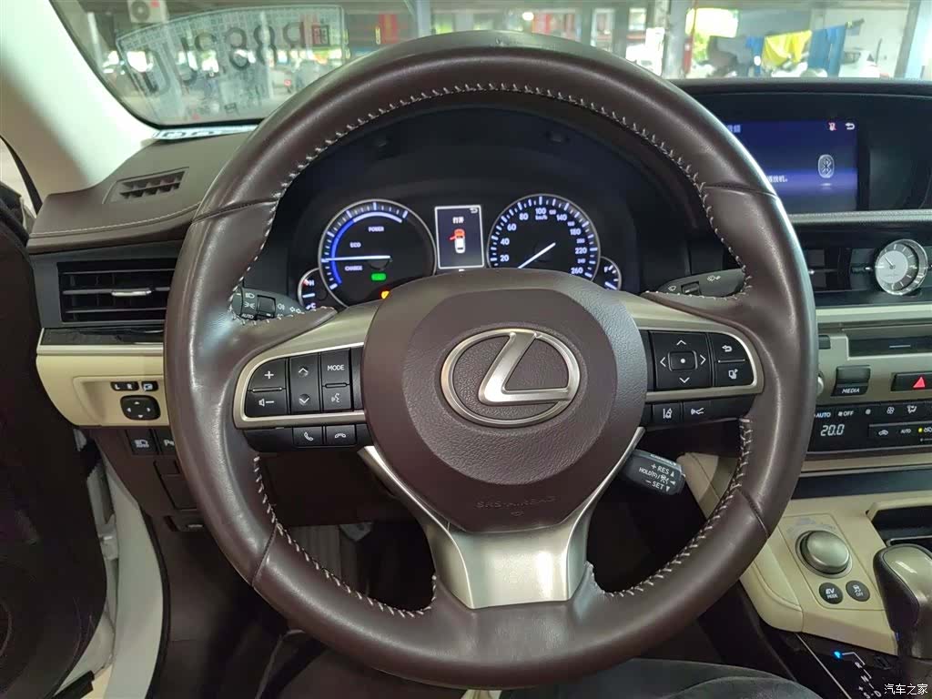 Lexus ES, 2018 3