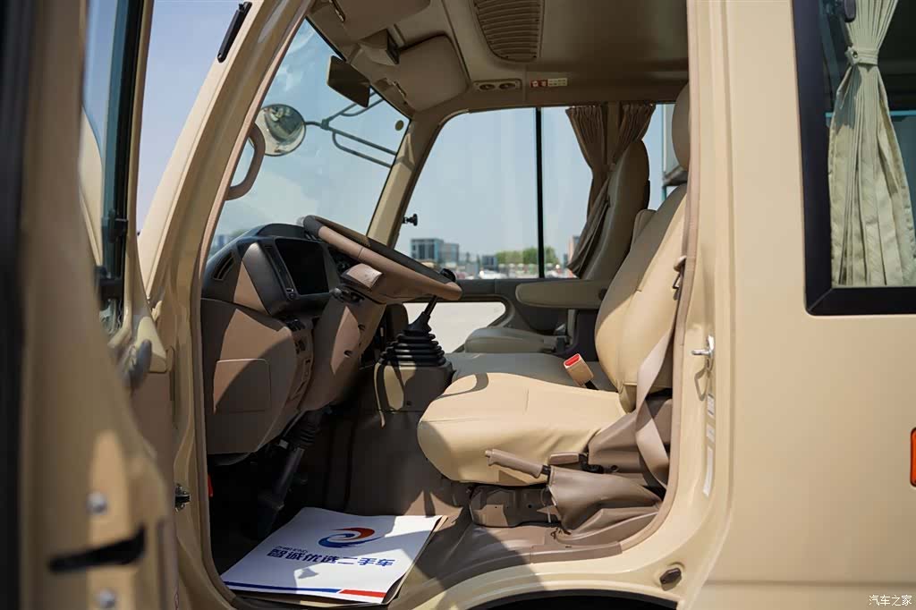Toyota Coaster, 2016 9