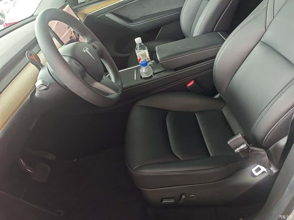 Tesla Model Y, 2023 15