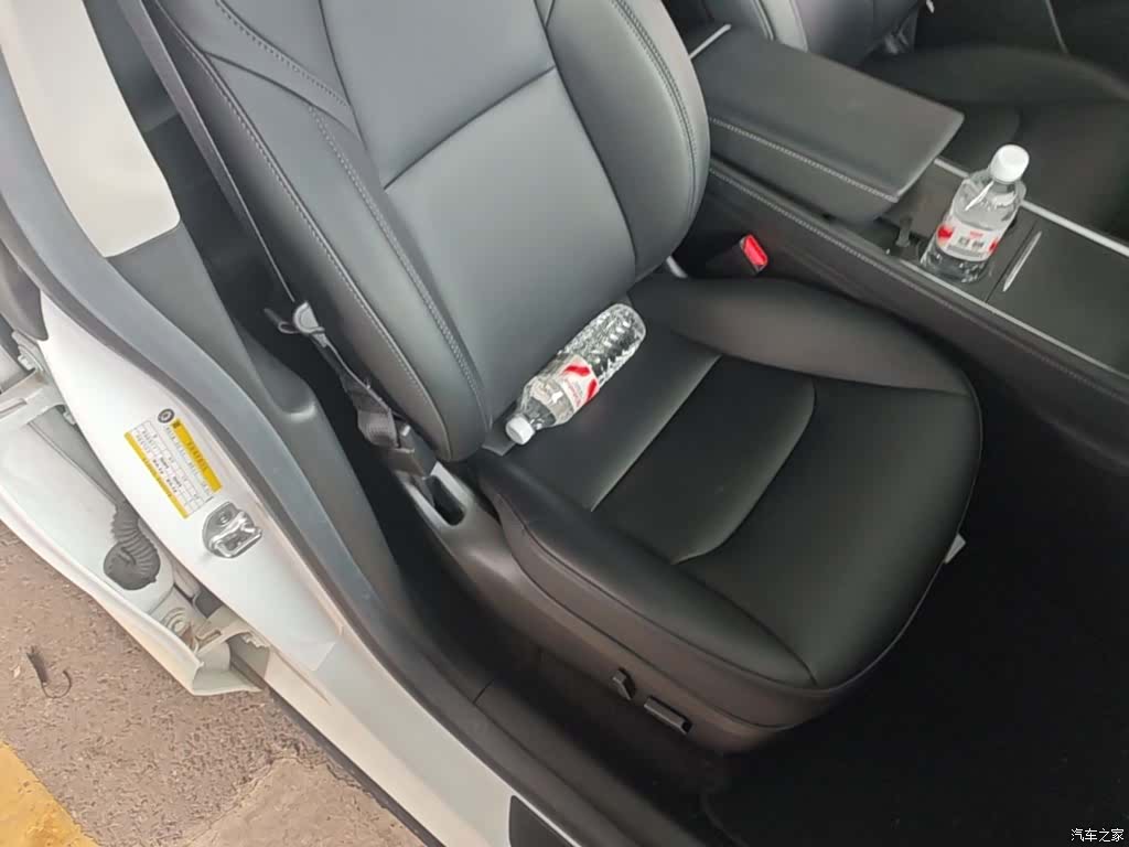 Tesla Model Y, 2023 25