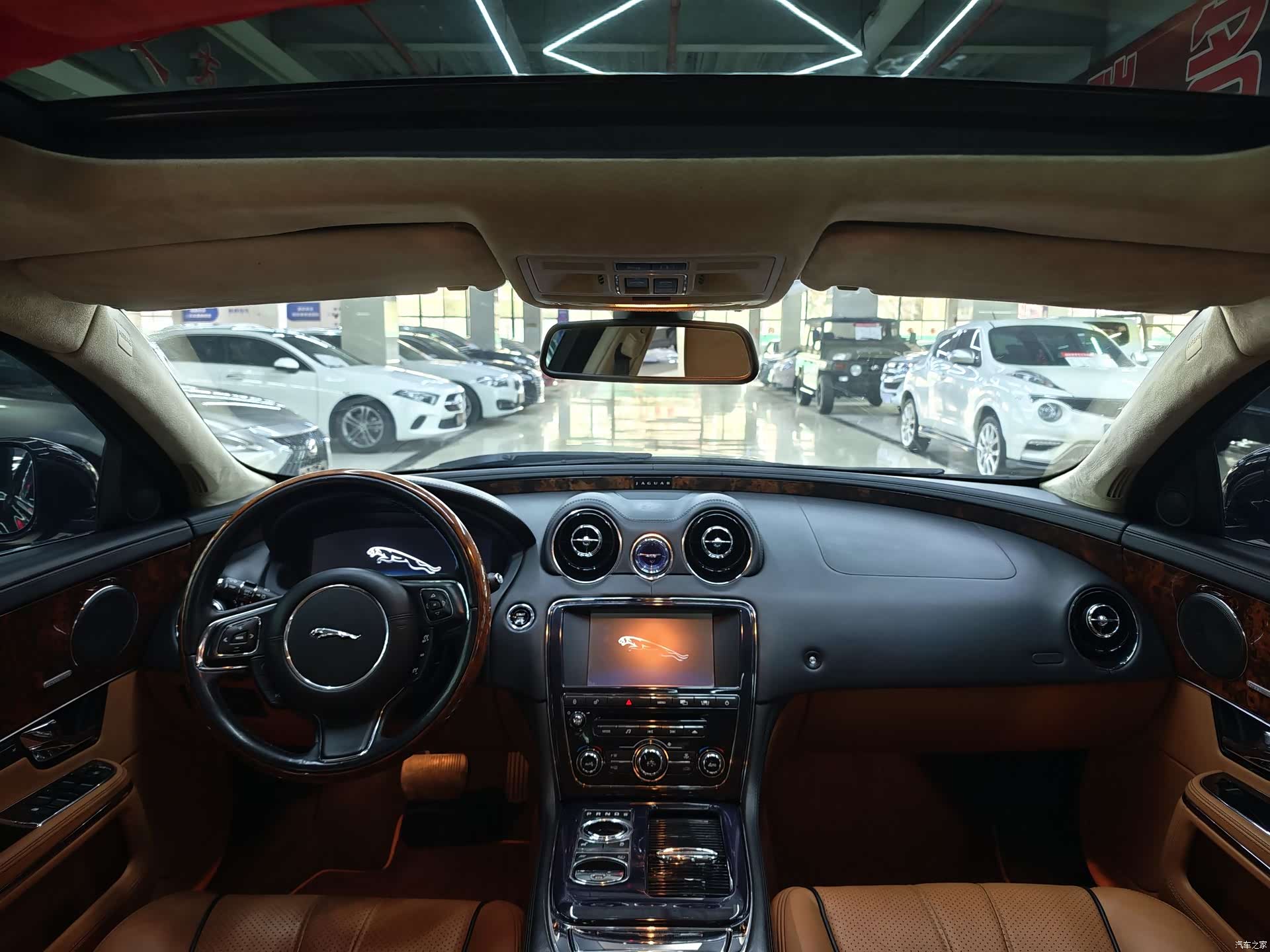 Jaguar XJ, 2010 9