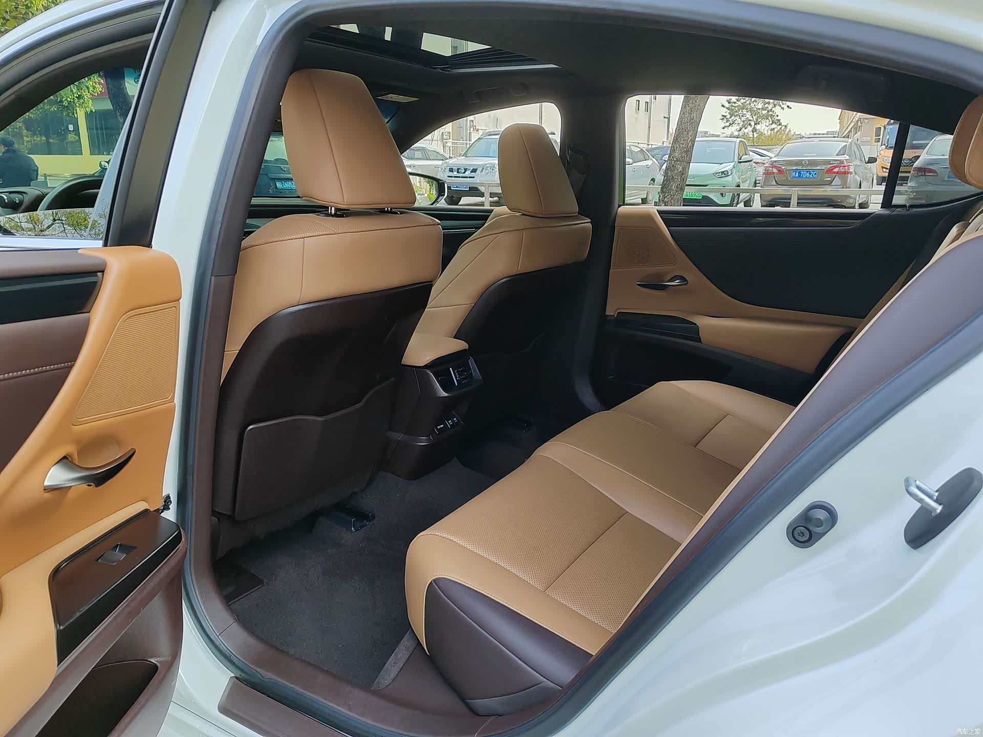 Lexus ES, 2020 9