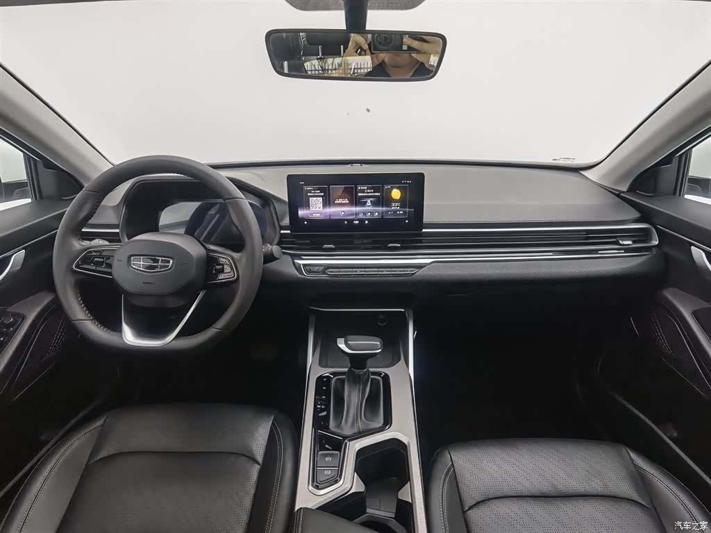 Geely Emgrand, 2022 все фото