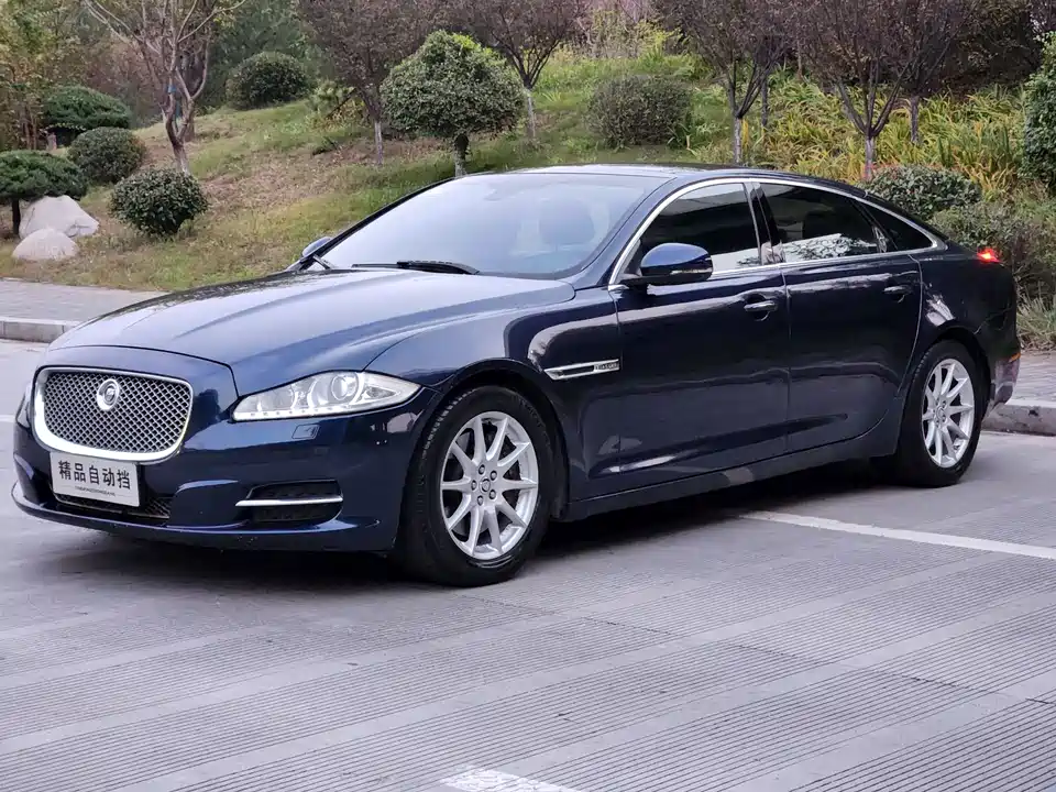 Jaguar XJ