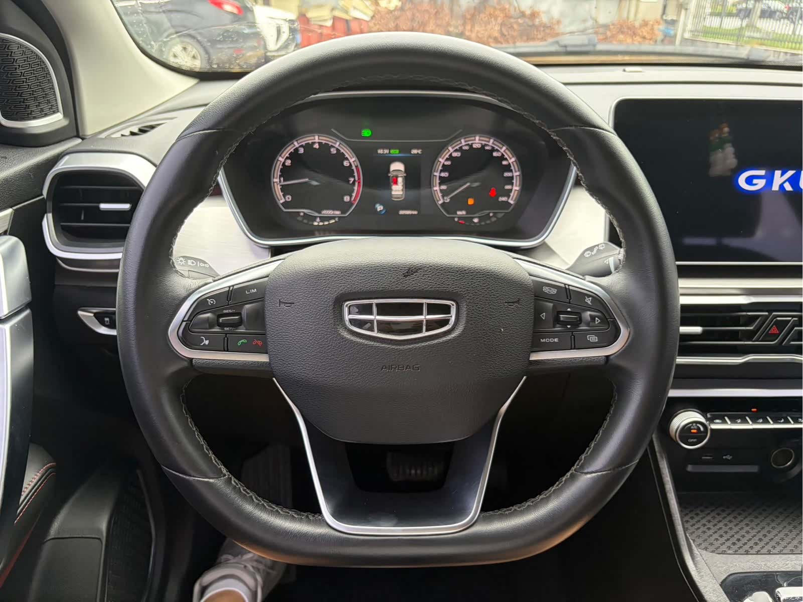 Geely Coolray, 2022 9