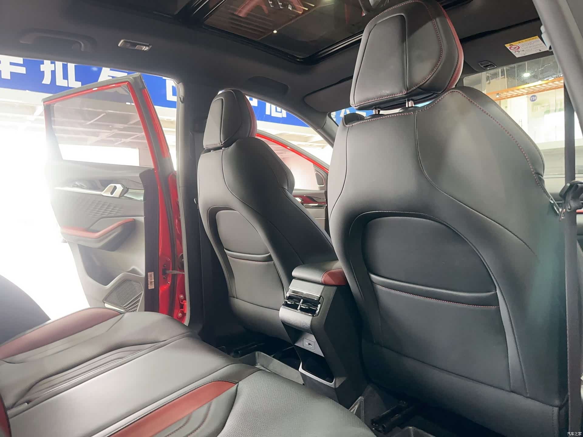 Geely Coolray, 2023 13