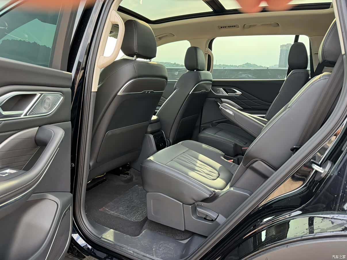 Hongqi HS7, 2024 11