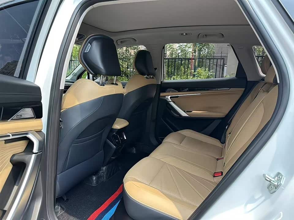 Geely Atlas L