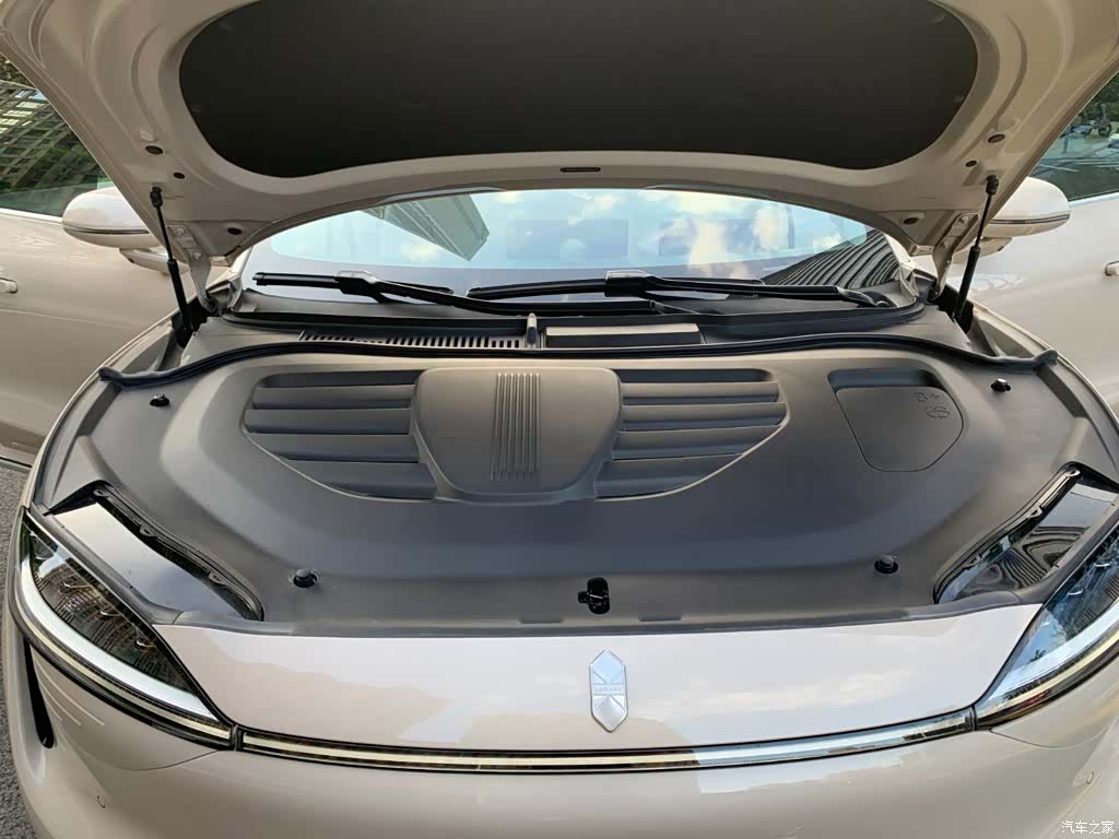 Luxeed R7, 2025 19