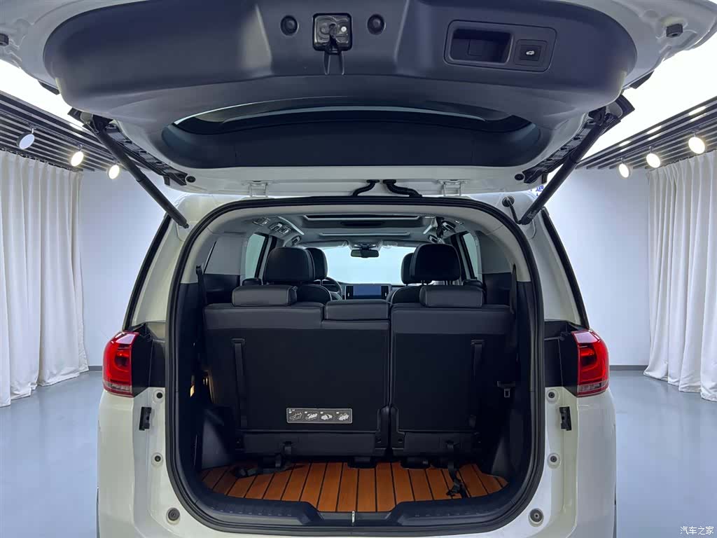 Trumpchi M8, 2021 30