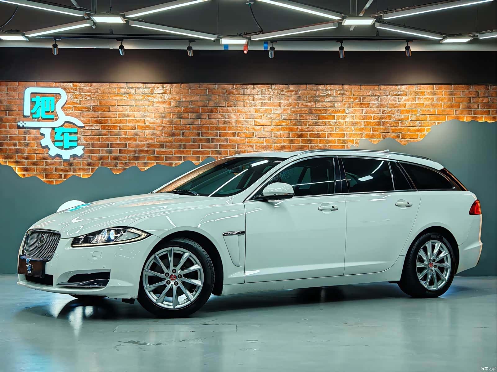 Jaguar XF, 2015 1