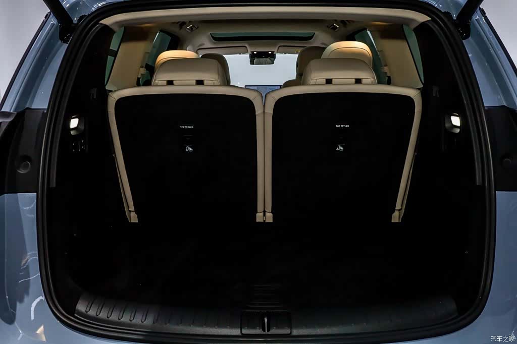 Li Auto i8, 2025 10