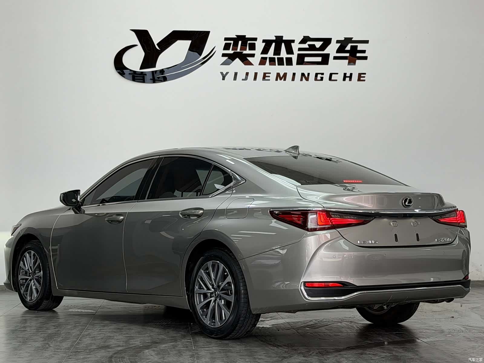 Lexus ES, 2022 9